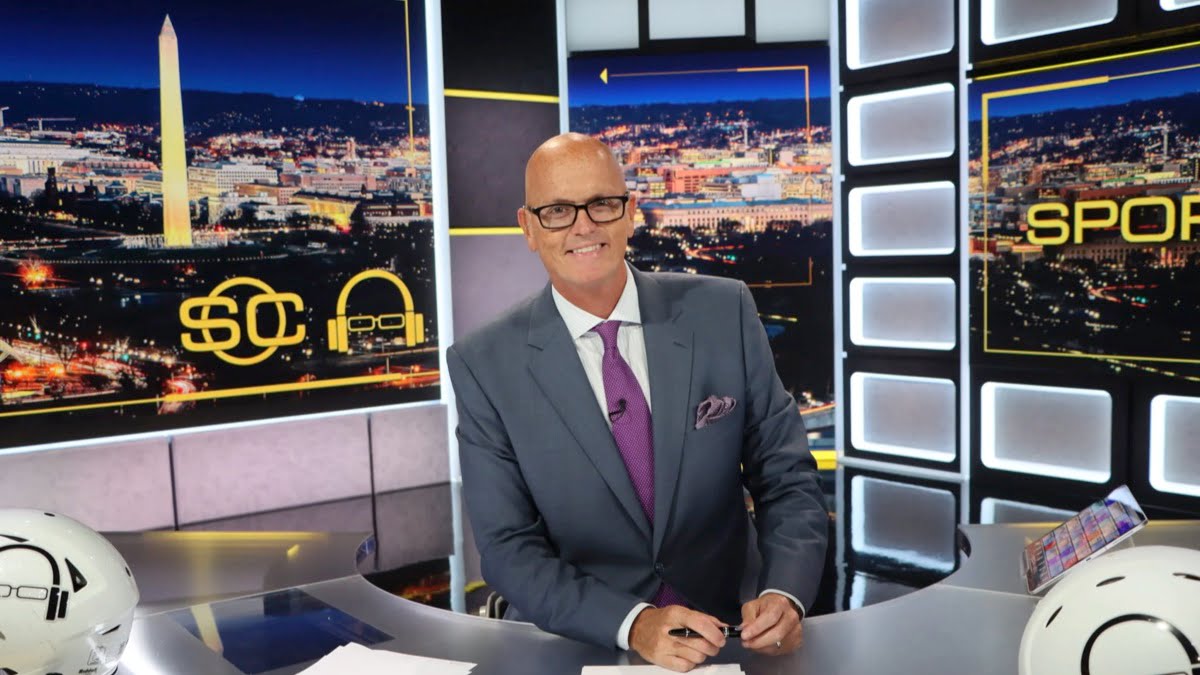 A photo of Scott Van Pelt