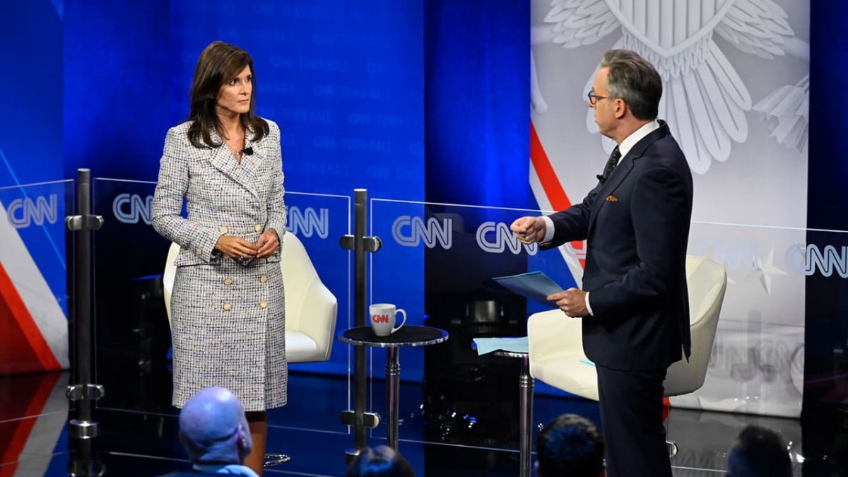 A photo of Nikki Haley and Jake Tapper