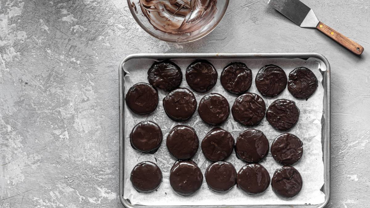 A tray of Thin Mint cookies