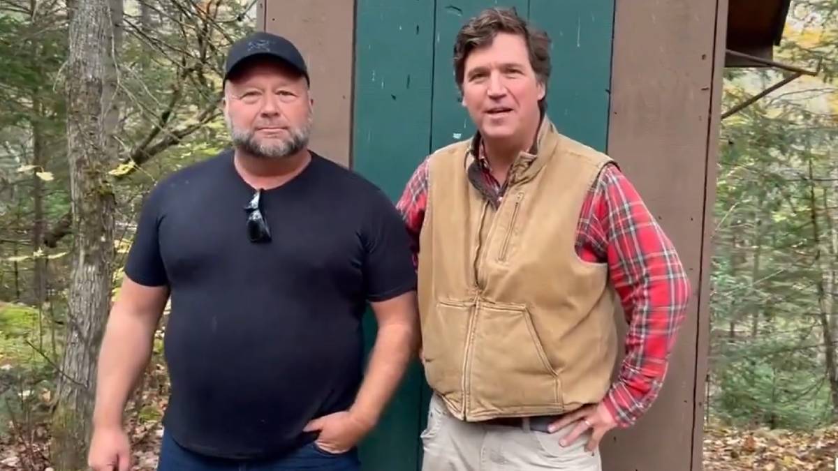 A photo of Alex Jones and Tucker Carlson