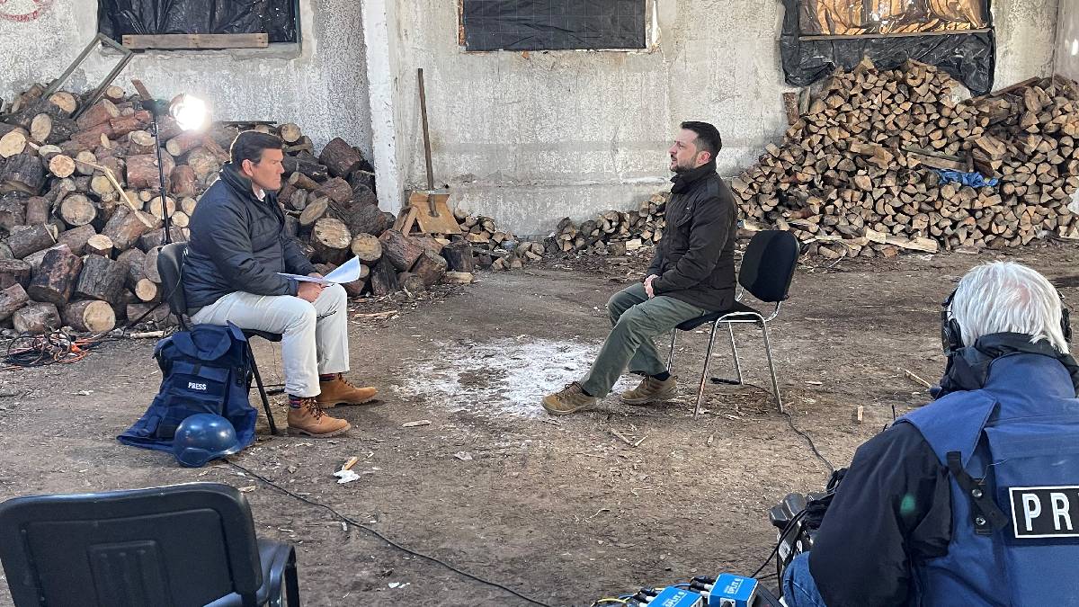 A photo of Bret Baier interviewing Ukrainian President Volodymr Zelenskyy