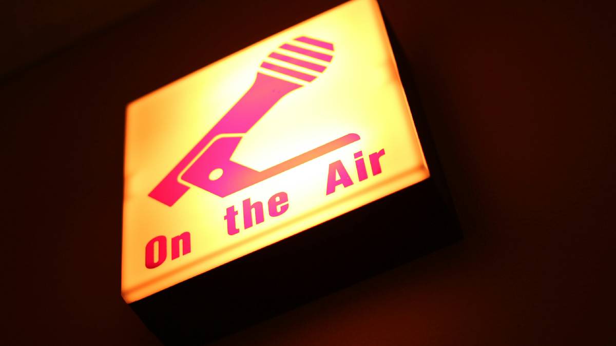 A photo of a radio on the air light