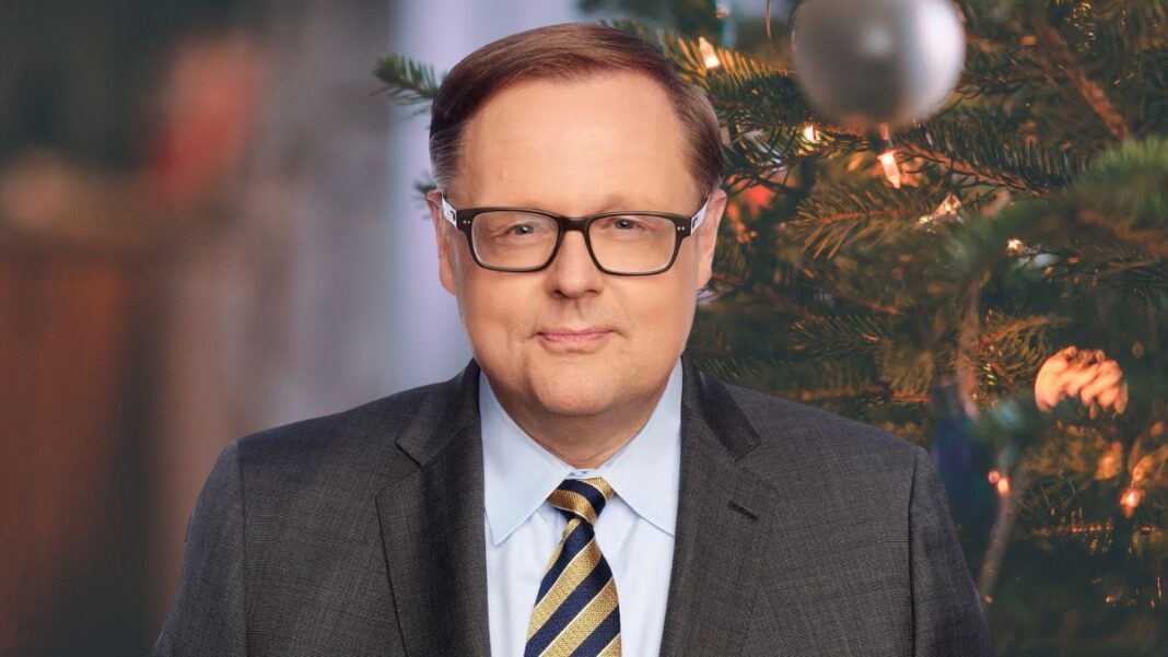 A photo of Todd Starnes at Christmas