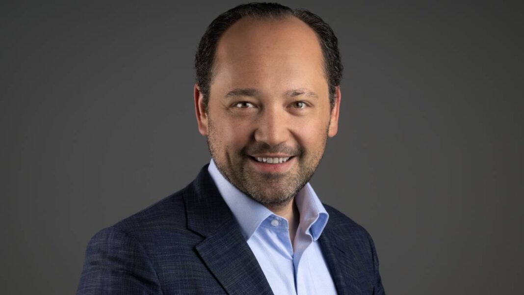 A photo of Philip Rucker